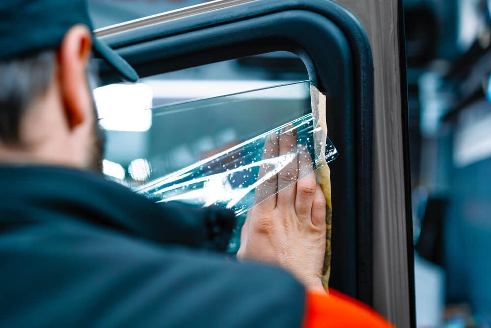 Servicio instalación de peliculas de seguridad en carros (1)